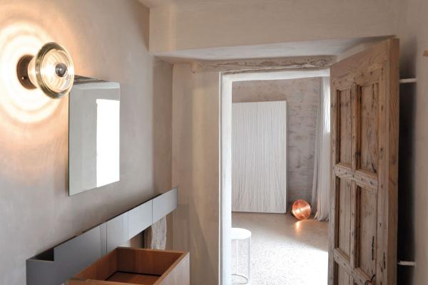 casa veche de 300 de ani 19