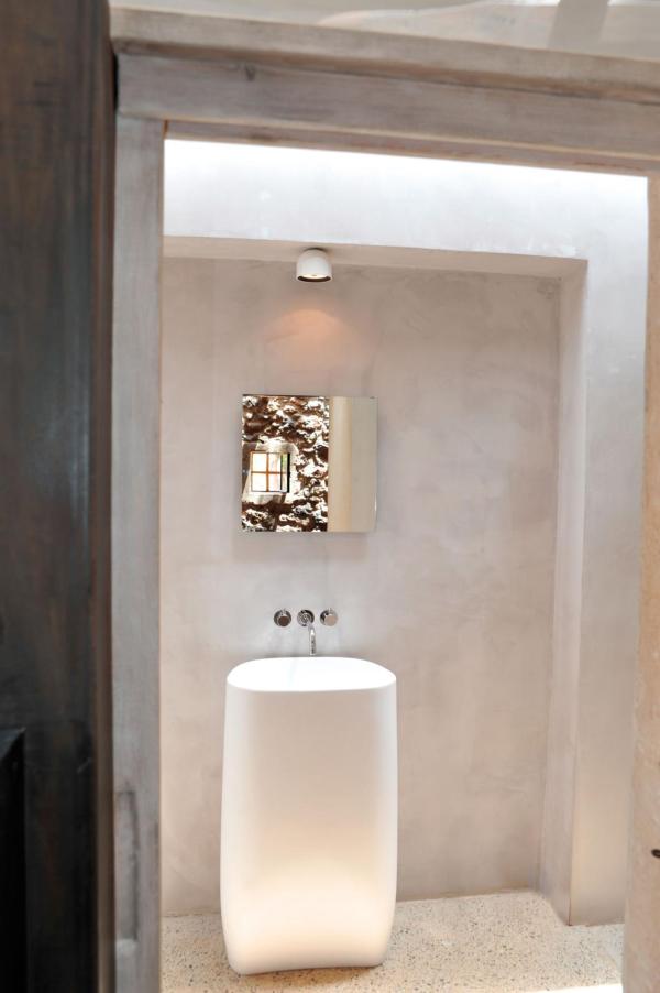 casa veche de 300 de ani 22