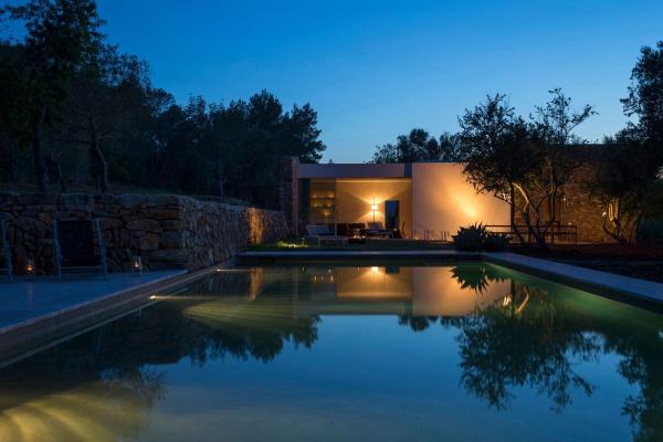 casa veche de 300 de ani 3