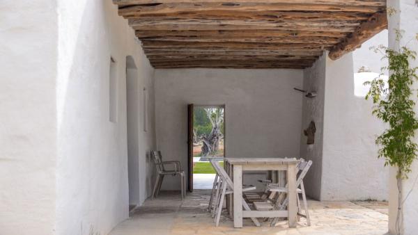 casa veche de 300 de ani 7