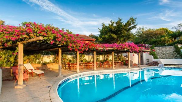 pelican-eyes-hotel-and-resort-4