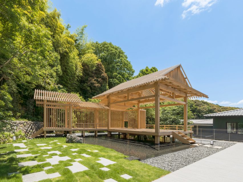 Scena Noh Banyan Tree Kyoto cu gradina japoneza