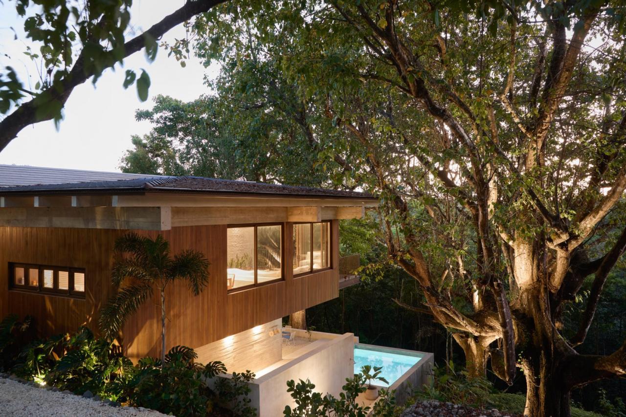 Plan de situatie si sectiune a casei Tres Pochotes – FAMM Arquitectura / Dezeen