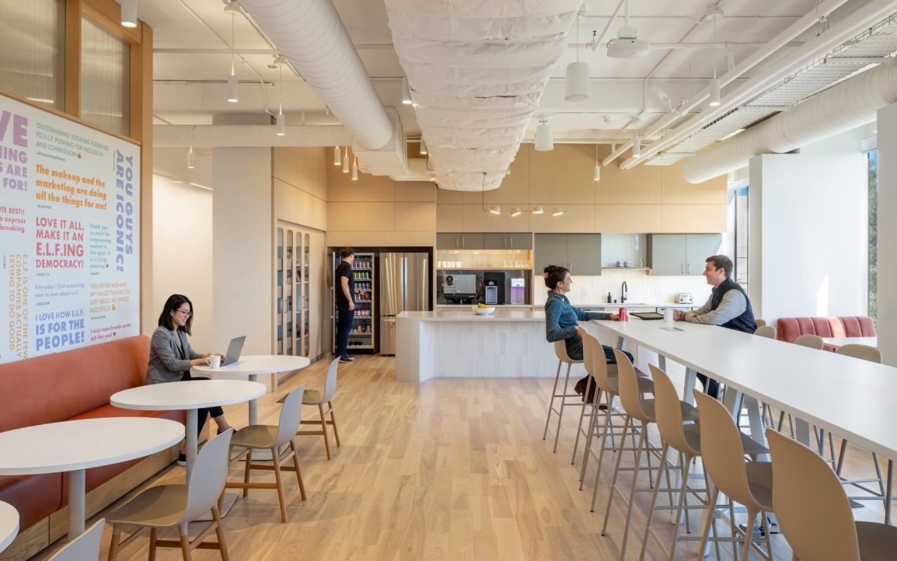 Biroul e.l.f Beauty - sala de conferințe