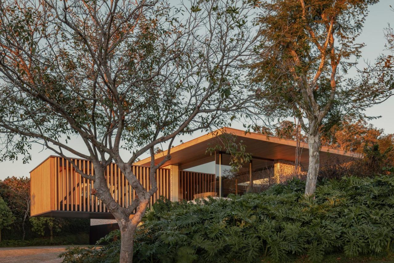 Grama House - terasa exterioara cu piscina