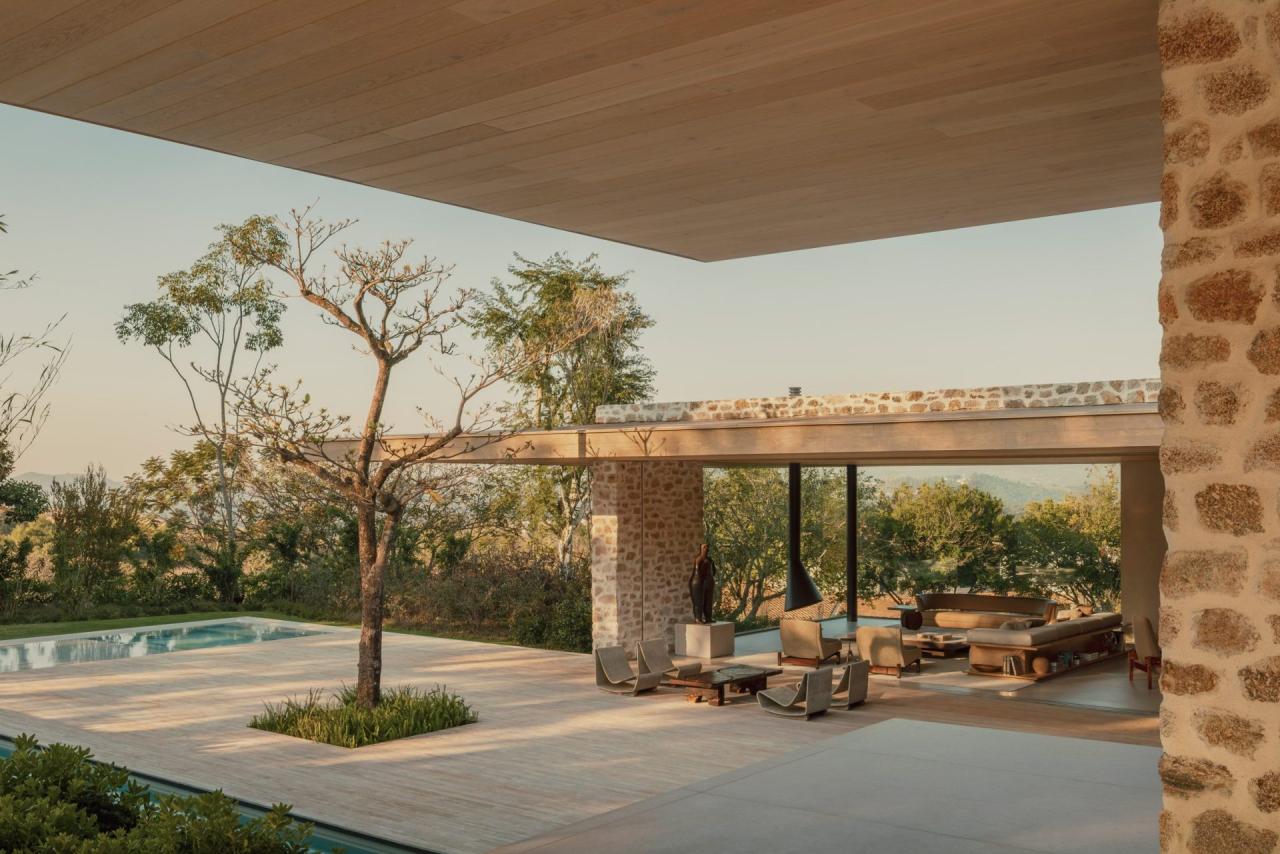 Grama House - spatiu de zi deschis cu pardoseala din stejar european