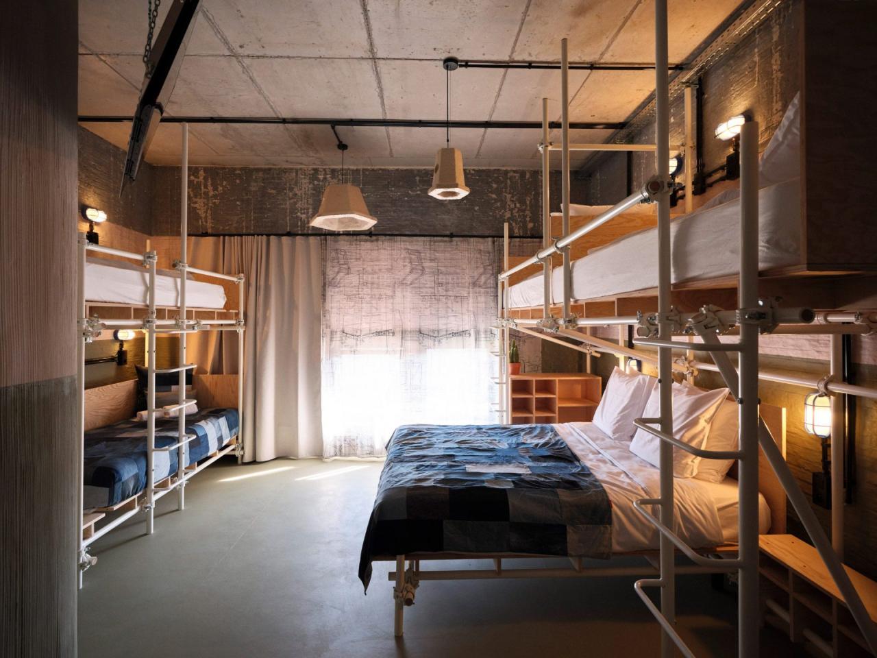 Jam Hotel Ghent - bar din lemn recuperat