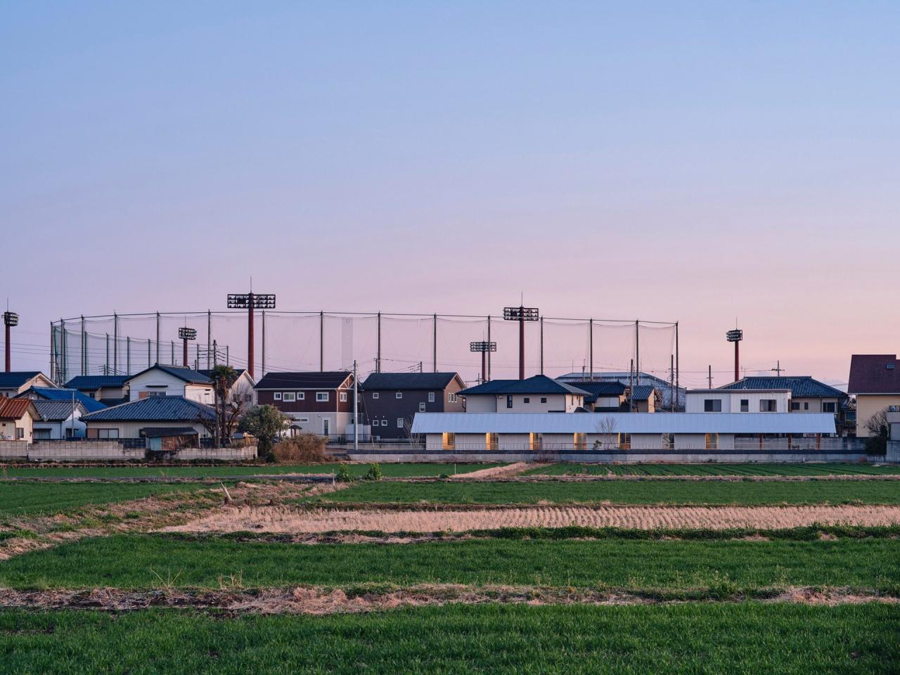 An Unfinished House - dormitor principal la capatul estic