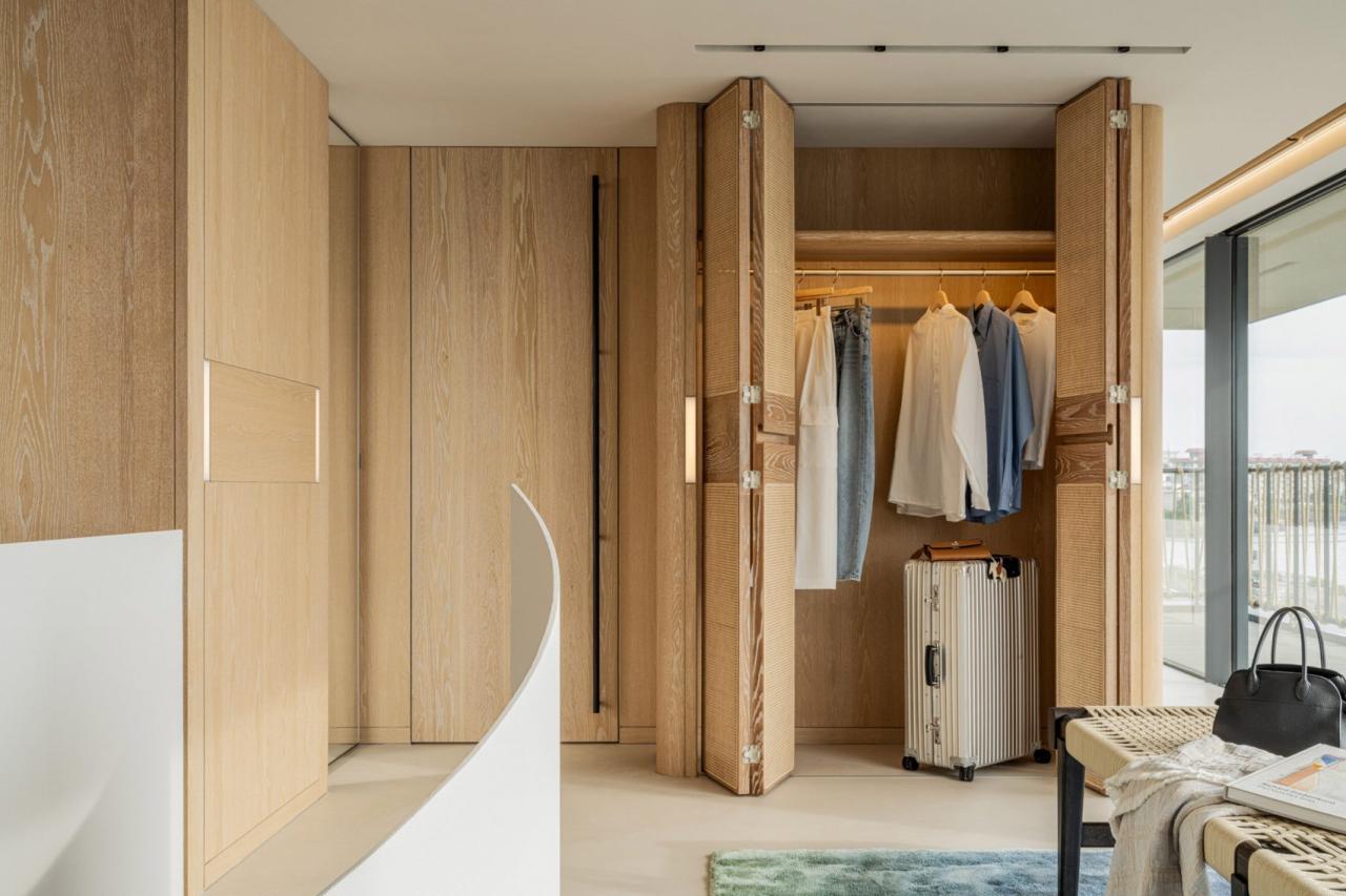 Dressing Lulla House cu usi pliante din lemn