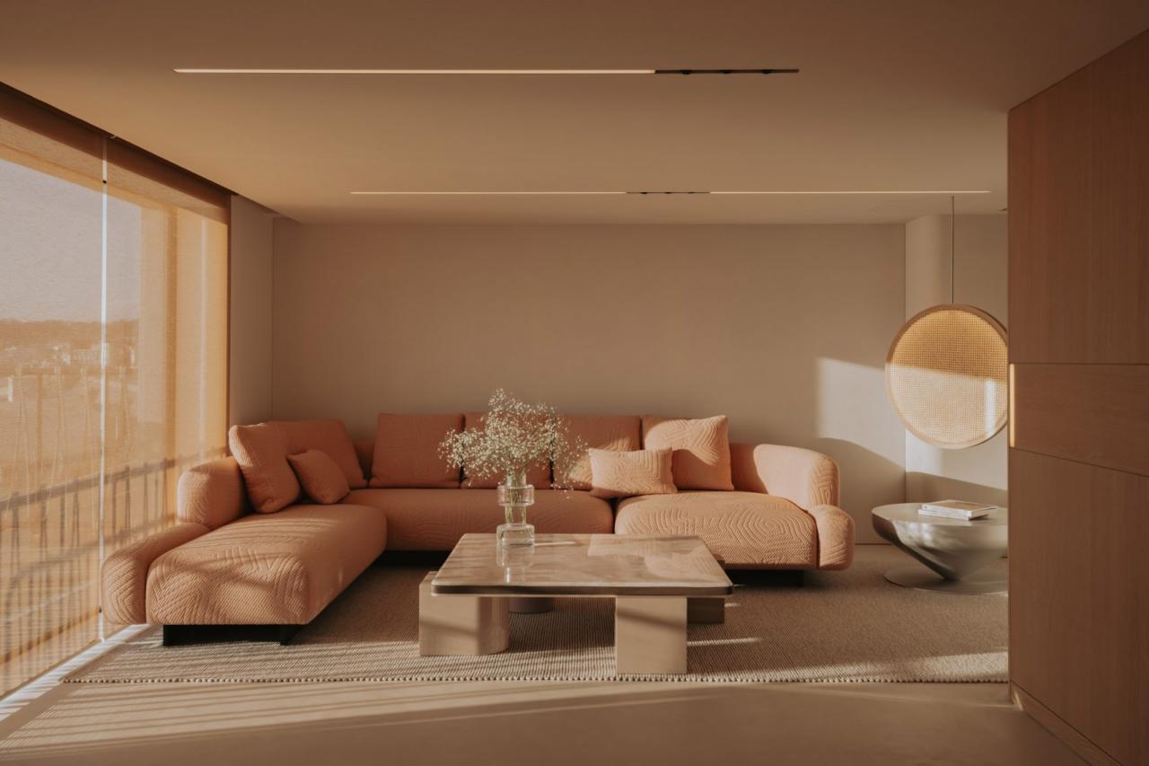 Living Lulla House in lumina de apus cu canapea roz-piersica