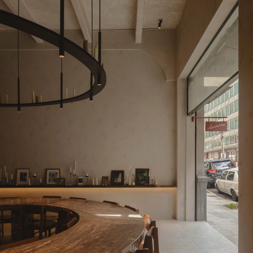 Savvia - restaurant cu masa comunitara