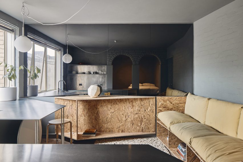 Microloft Melbourne de Studio Edwards — 24 mp cu mobilier din PAL și piese IKEA personalizate cu aluminiu reciclat