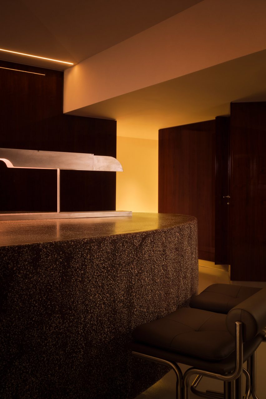 Zona cocktail Millo Bucuresti cu iluminat adaptiv