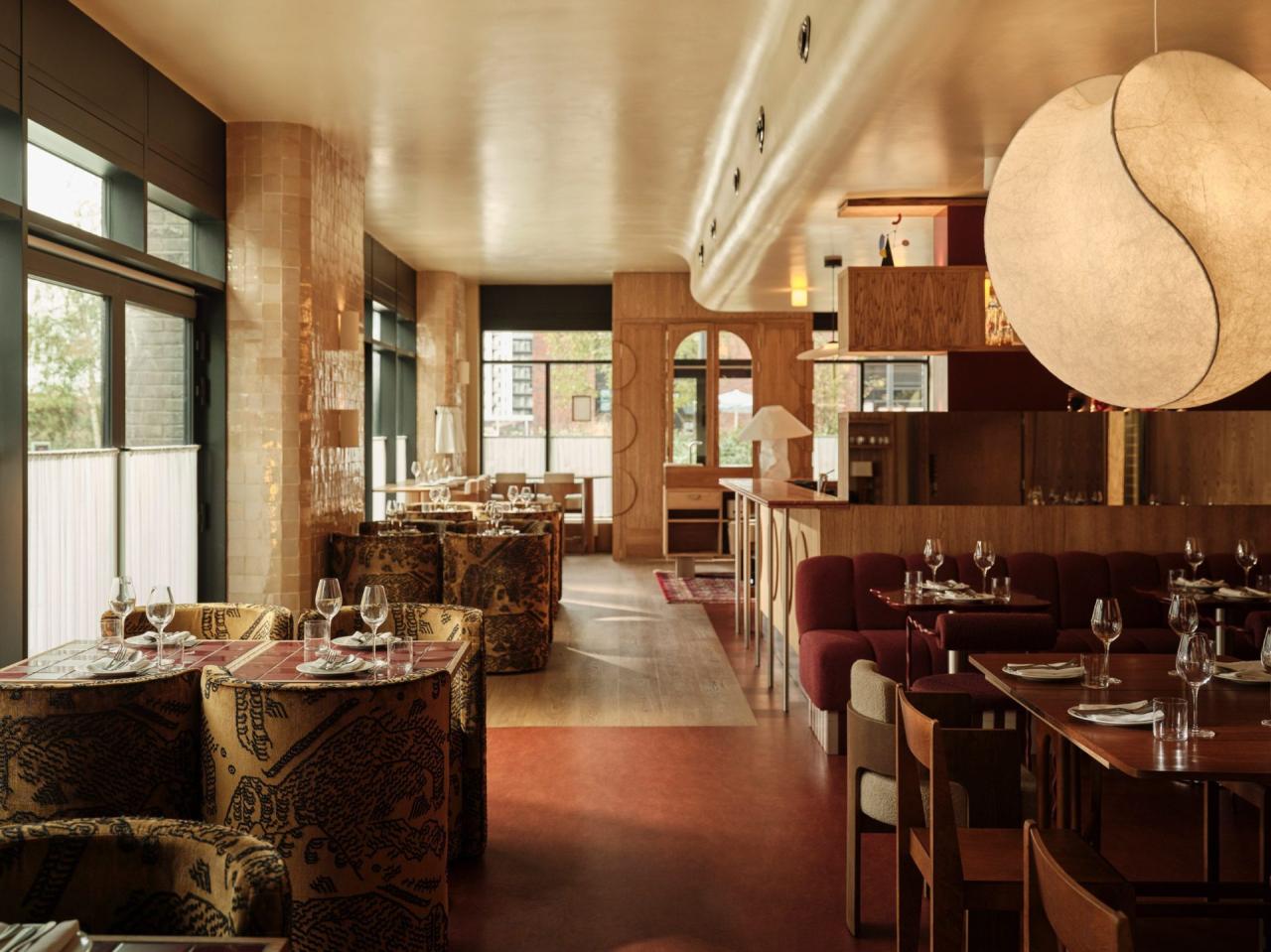 Nora restaurant - mobilier personalizat din lemn