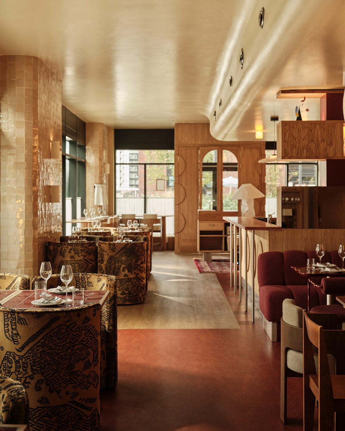 Nora restaurant - detaliu tuburi de iluminat sculptural