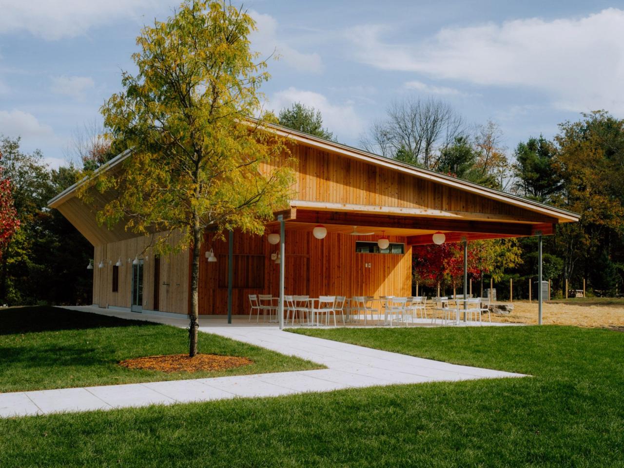Pavilionul central Prospect Berkshires din lemn de cedru