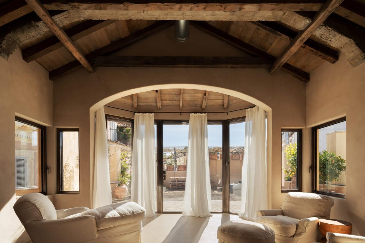 Nișe boltite în apartamentul Thom Yorke