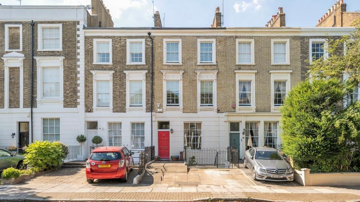 Strada victoriana din Kensington, Londra — tipul de cartier exclusivist in care George Lucas si-a cumparat mansiunea