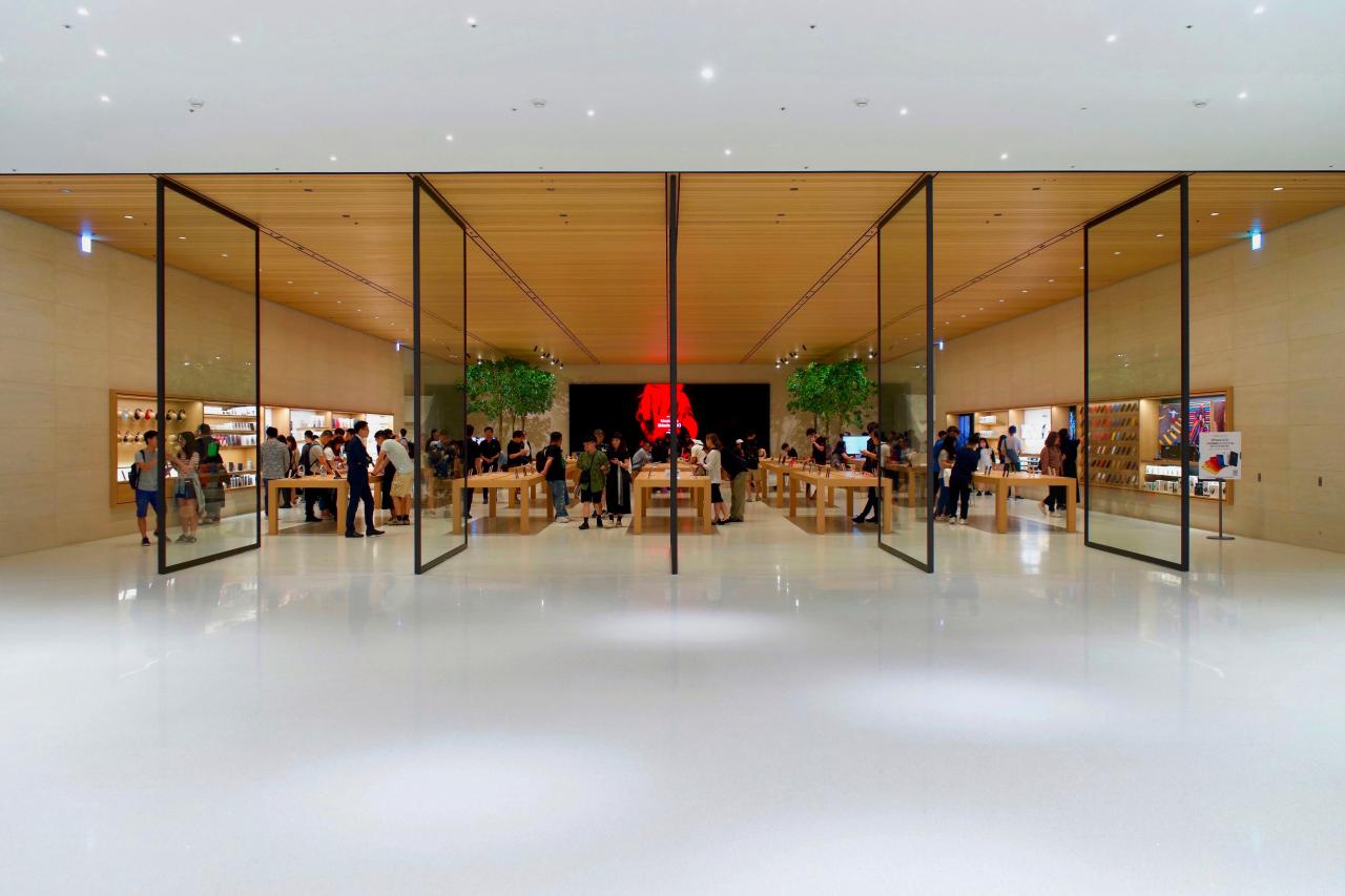 Modern Architecture and Interior Design of Apple Store A13 in Taipei.jpg
