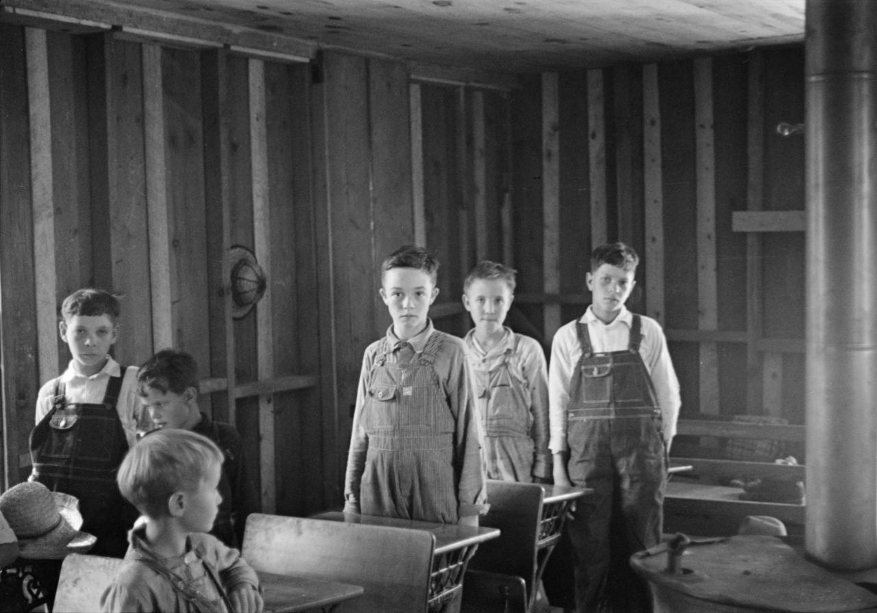 Interior of Ozark school, Arkansas, 8a16468.jpg