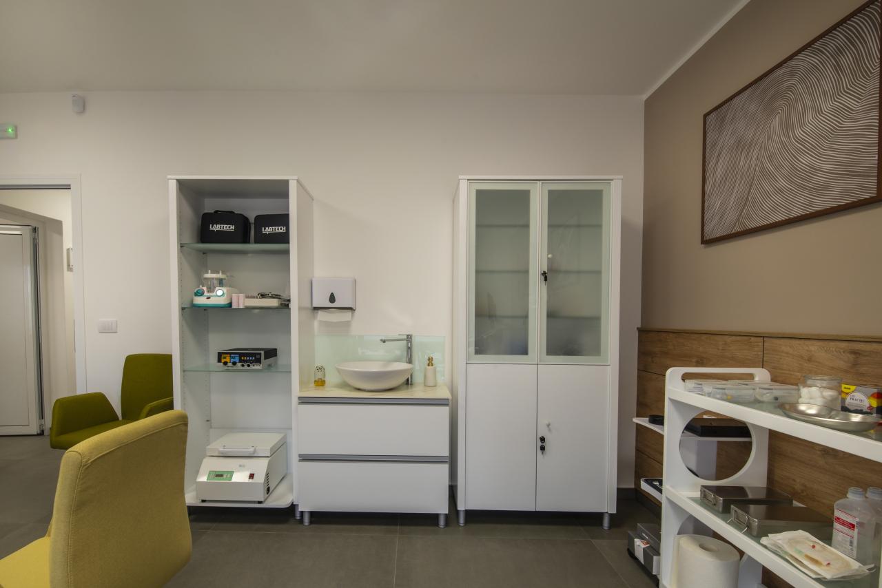 Modern clinic interior design.jpg