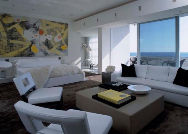 Artistic-modern-bedroom-with-a-seating-area