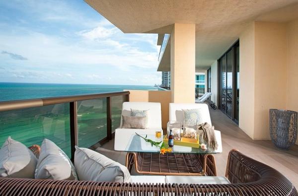 Beautiful-porch-seems-to-be-floating-on-top-of-the-ocean