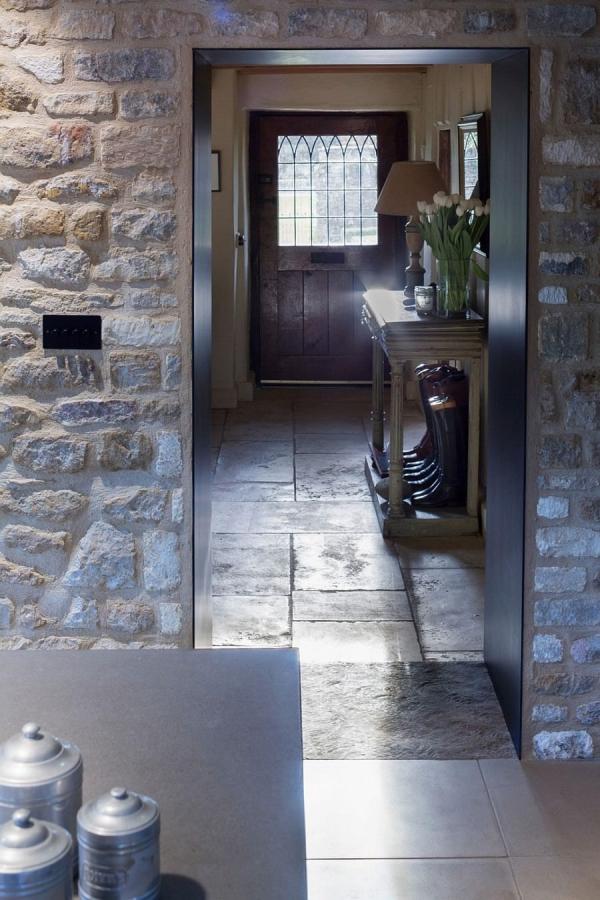 Black-steel-frames-offer-a-visual-connectivity-between-the-original-home-and-the-new-extension