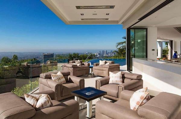 Breathtaking-Beverley-Hills-home-with-an-indoor-outdoor-lounge
