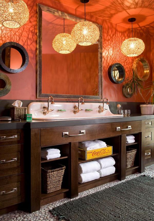 Brilliant-pendants-create-visual-magic-in-the-rustic-bathroom