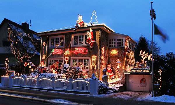 Christmas-Lights-Outdoor-4