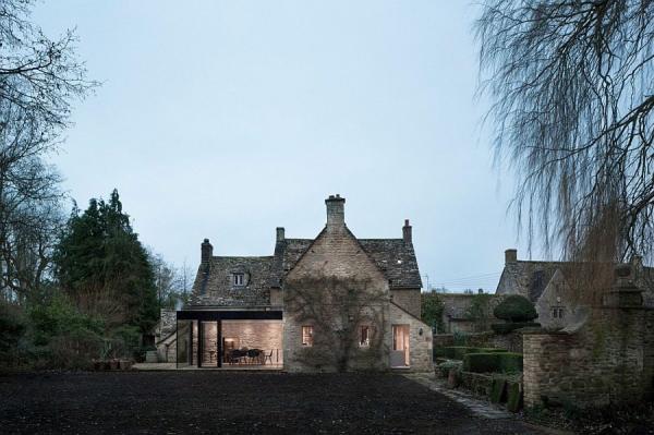 Contemporary-glass-extension-to-the-classic-Yew-Tree-House