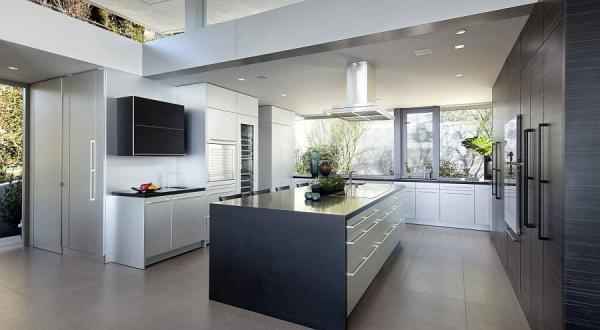 Contemporary-kitchen-in-black-and-white-with-garden-views