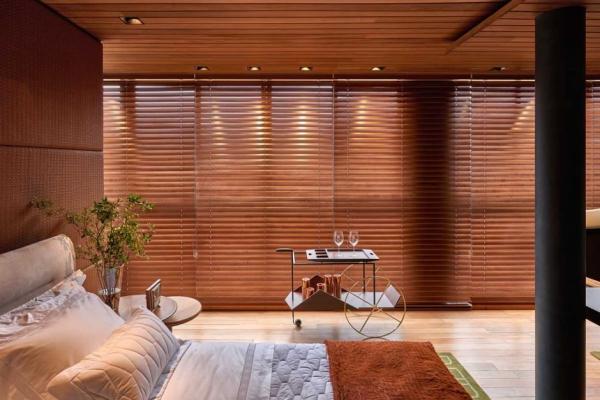 David-Guerra-exhibition-apartment-venetian-blinds2