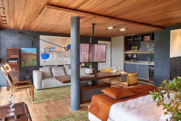 David-Guerra-exhibition-apartment-wood-ceiling