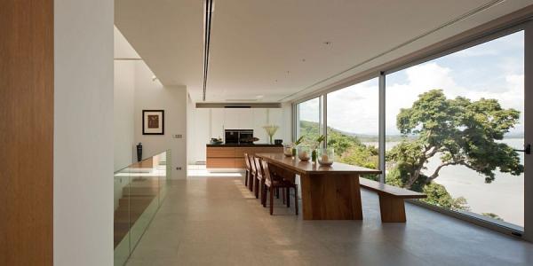 Dining-room-with-glass-walls-opens-up-towards-the-sea