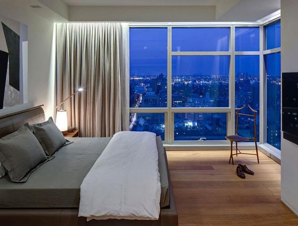 Drape-allow-the-homeowner-to-switch-between-awesome-views-and-complete-privacy-in-the-bedroom