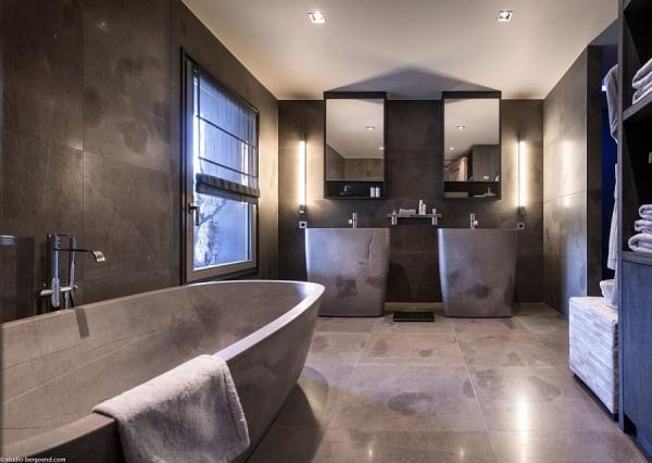 Elegant-modern-bathroom-with-a-dark-sophisticated-look