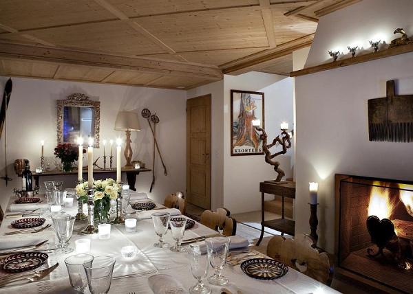 Fabulous-dining-room-with-fireplace