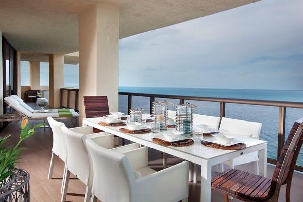 Fabulous-outdoor-dining-space-with-ocean-view