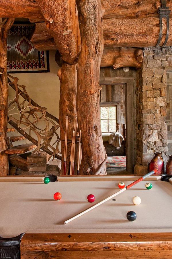 Family-area-of-the-rustic-retreat-with-a-pool-table