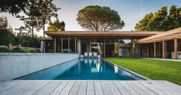 Gorgeous-pool-and-deck-space-of-Villa-Oasis
