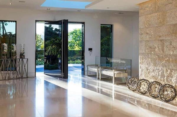 Grand-entrance-to-the-best-bachelor-pad-in-the-world