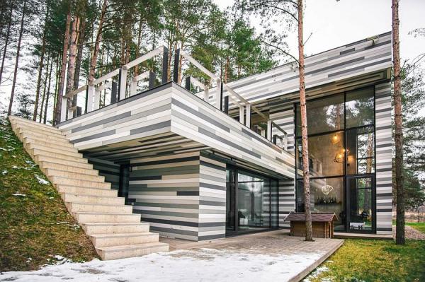 Home-sunken-into-the-landscape-offers-ample-privacy