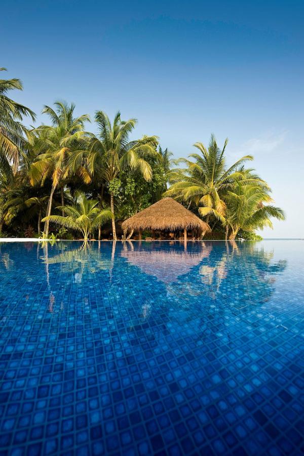 Idyllic-getaway-in-Maldives-transports-you-into-a-world-of-luxury-and-natural-beauty