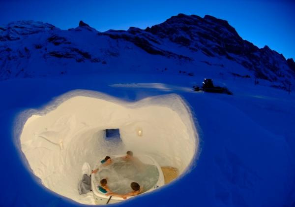 Igloo-Village-Hot-Tub