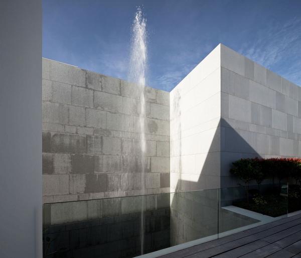 Indoor-fountain-greets-you-at-the-entrance-of-the-Serenity-House