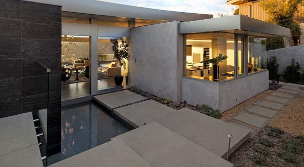 Landscape-aroung-the-house-with-a-small-garden