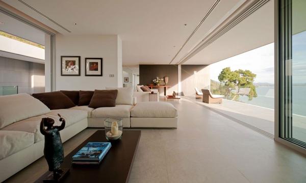 Living-room-with-neutral-colors-and-lovely-ocean-views