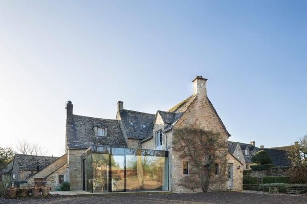 Lovely-glass-extension-reflects-the-garden-landscape-outside-during-daytime